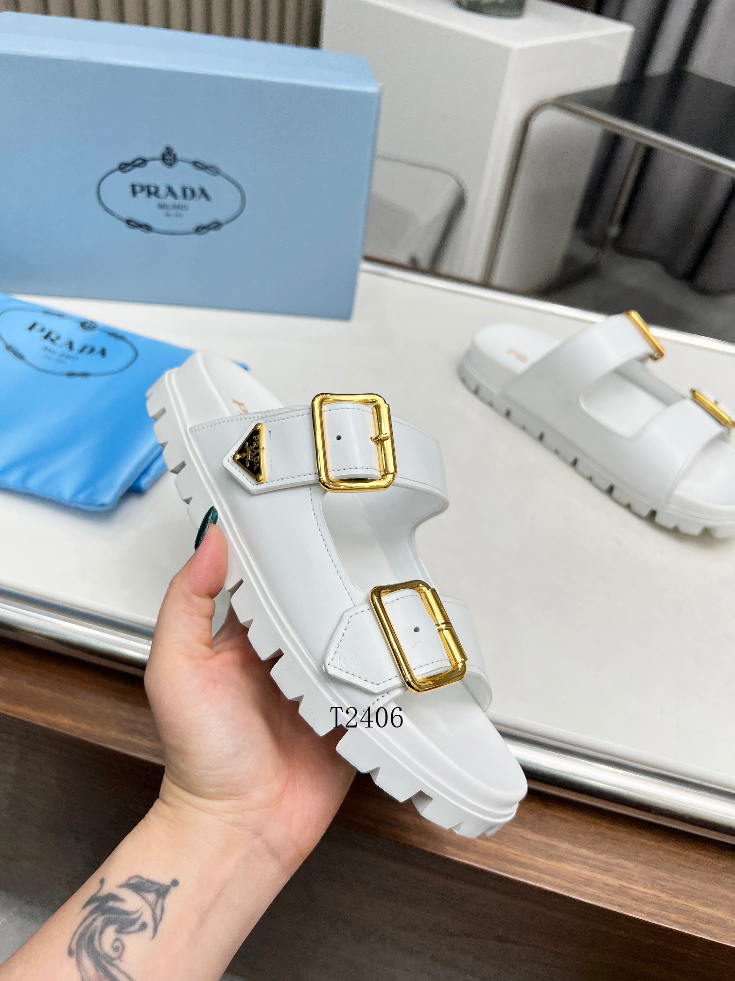 Prada sz35-42 01